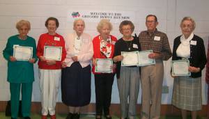 A group picture of the oldest attendees displaying their certificates